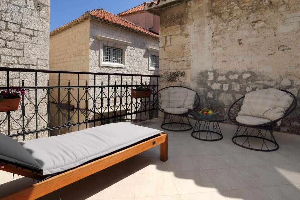 Terrace with seating above the stone streets of Trogir